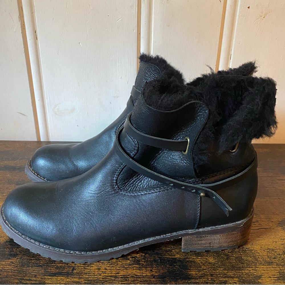Matt Bernson black leather and shearling boots. Like new condition. Size 9.